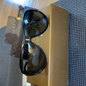 *Authentic* Unisex Gucci Sunglasses. Gently used.